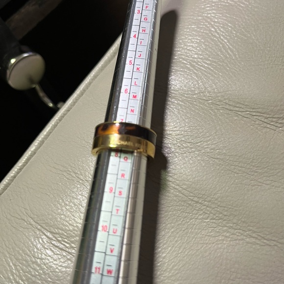Michael Kors 2 tone band ring size 8 - Picture 5 of 8